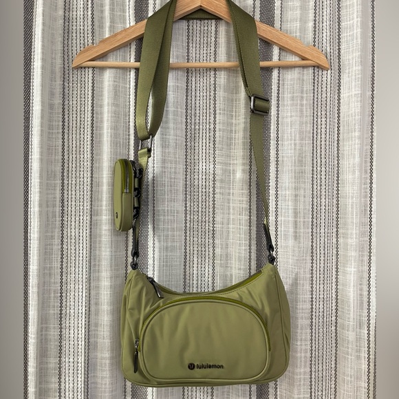 Luluemon Nano Crossbody with pouch - Picture 1 of 4